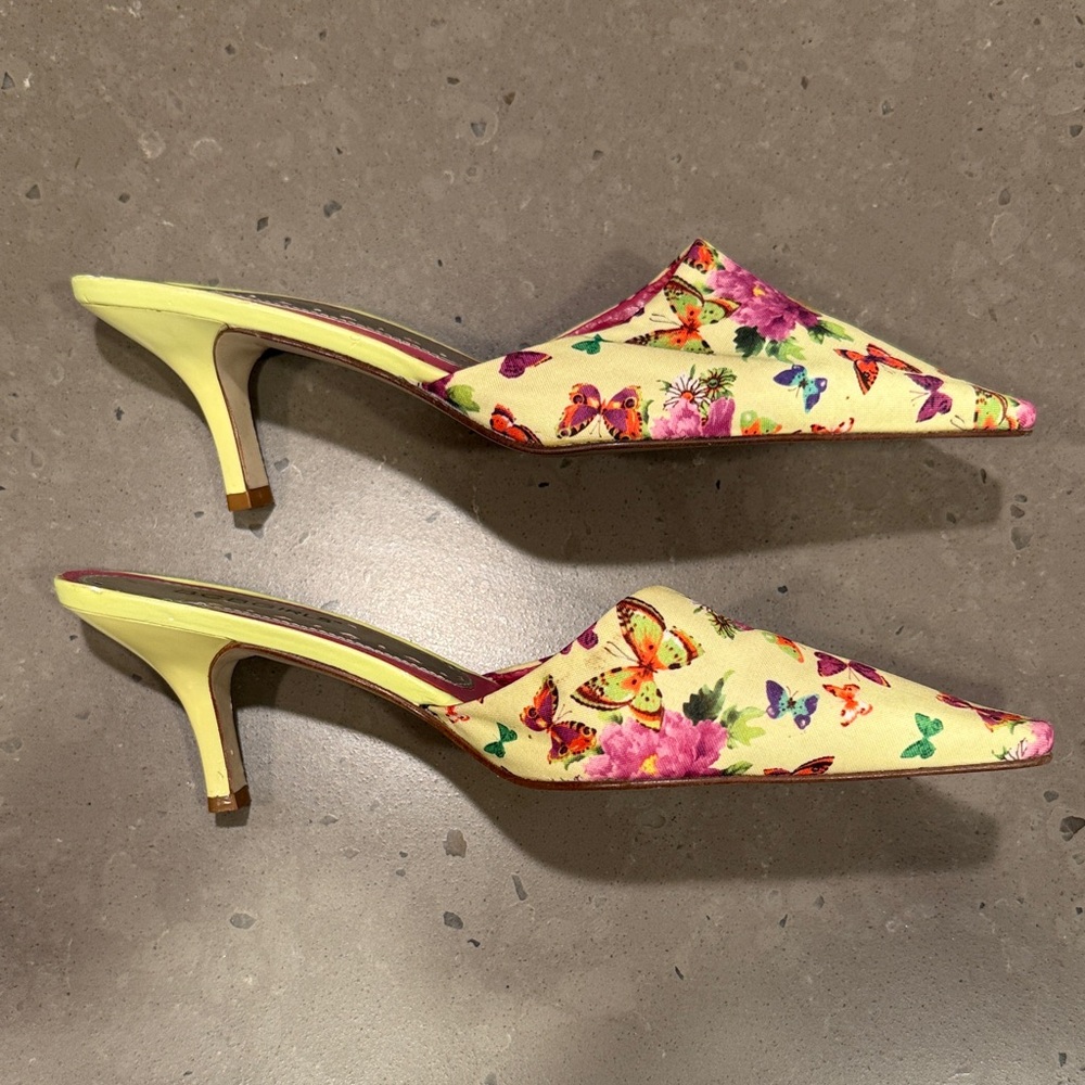 BCBGirls Yellow Floral & Butterfly Kitten Heeled Mule - Picture 3 of 6